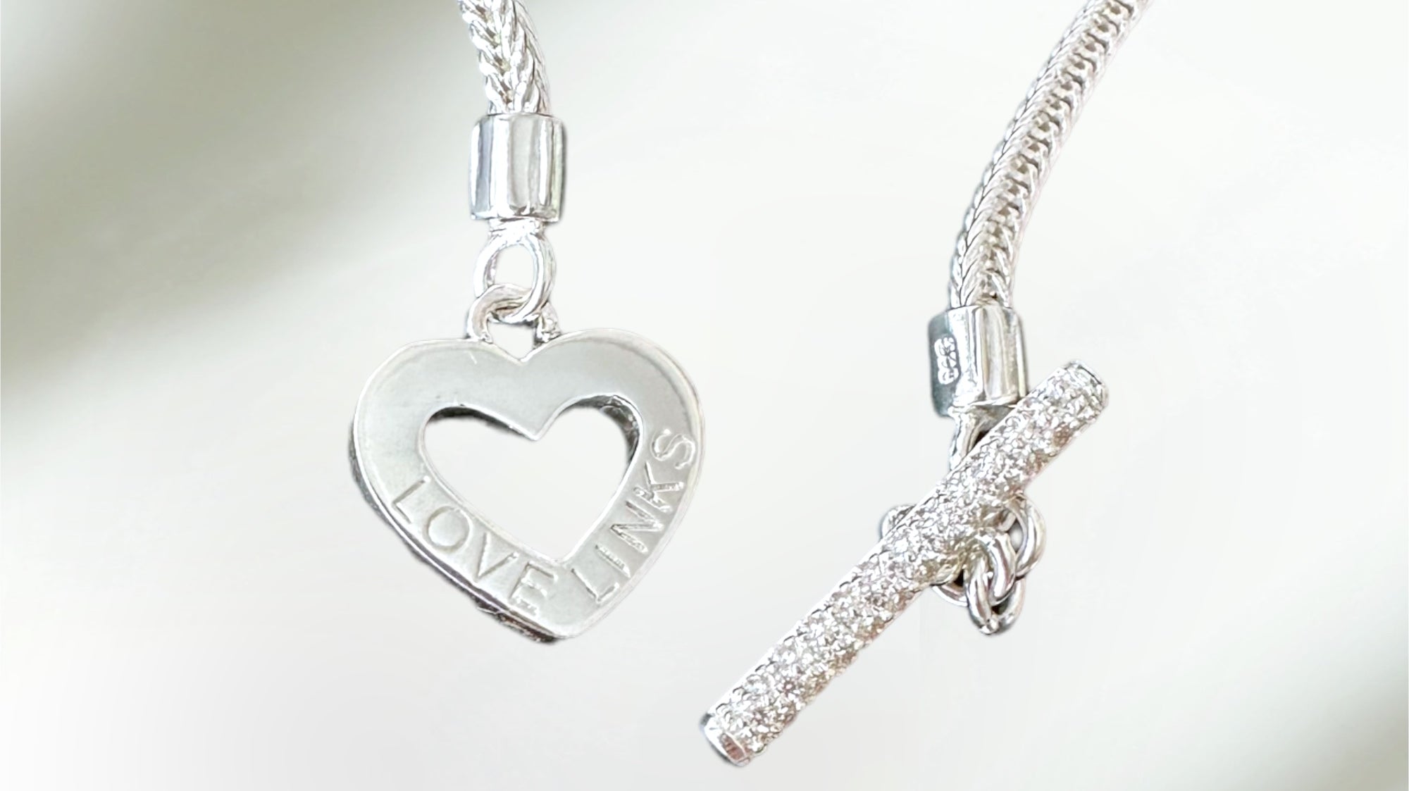 Tロックネックレスにハートモチーフ登場です!